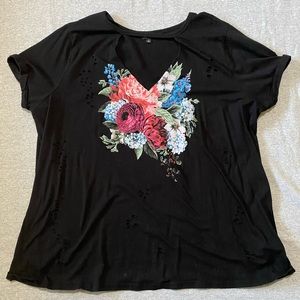 Torrid brand Plus Size V-Neck Choker style Floral Distressed Tee size 4